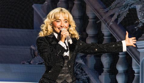 Sabrina Carpenter Celebrates Her 2025 GRAMMYs Wins With A Performance ...