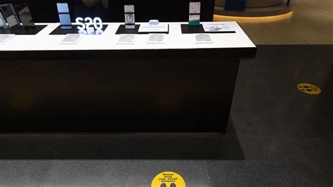 Samsung partners Facebook to help offline retailers go digital | Tech ...
