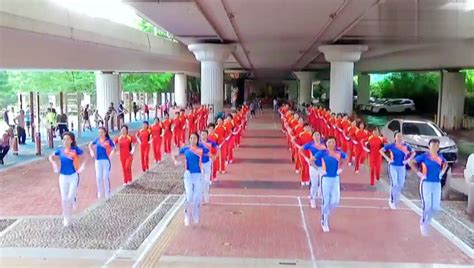 中国梦之队第十七套健身操完整版第一节热身运动东门梦之队演绎