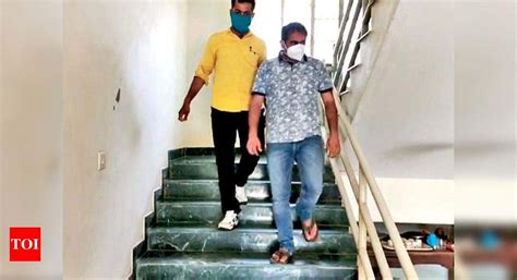ACB nabs PSI in Rs 40K graft case | Rajkot News - Times of India