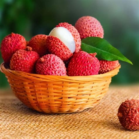 25 Best Red Fruits To Add to Your Diet - Insanely Good