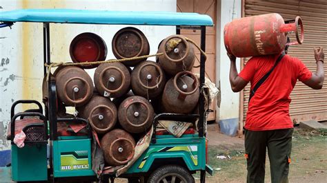 Commercial LPG shortage hits hotels, restaurants; govt forms committee