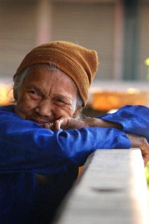 Poor Aged Citizens in Bangalore Left Starving as Civic Body Stops ...