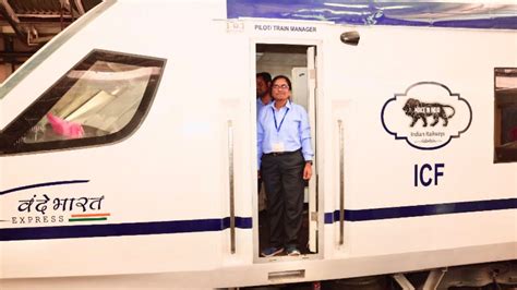 जानिए कौन हैं सुरेखा यादव, जिन्होंने वंदे भारत एक्सप्रेस चलाकर रच दिया ...