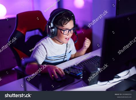 Child Playing Computer Games 的图像结果