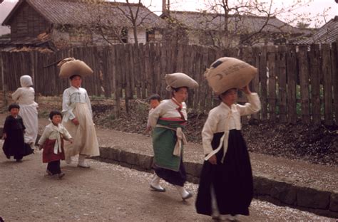 50 Fascinating Color Photographs Capture Everyday Life in South Korea in the 1950s ~ Vintage ...