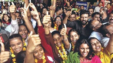 ആവേശത്തേരേറി സ്വർണക്കപ്പെത്തി - KERALA - KALOLSAVAM | Kerala Kaumudi Online