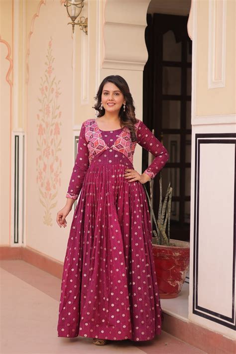 Wine Elegant Staple Jacquard Weaving Gown with Position Prin