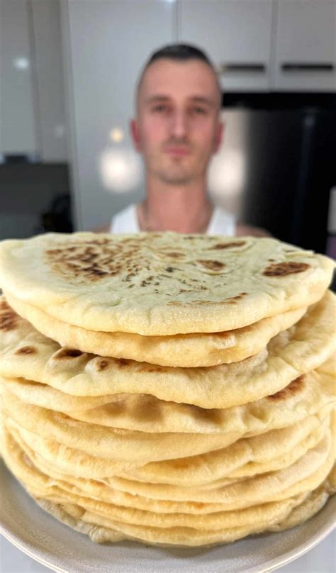 Easy Homemade Greek Pita Bread Recipe (Fluffy) - Nikolopaa