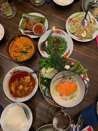 Sri Trat Restaurant & Bar, Bangkok - Asoke - Restaurant Reviews, Phone ...