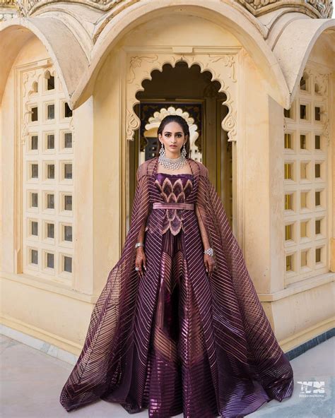 Take a Look at These Latest Pre-wedding Shoot Dresses for Inspo