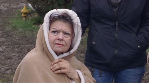 Watch Hoarders Season 10, Episode 3: Linda | Peacock