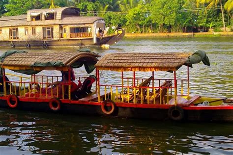 Shikkara Cruise, Kumarakom - Experience Kerala