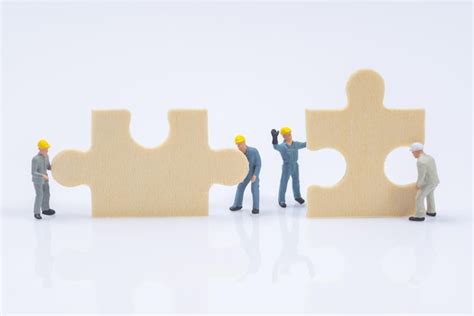 People Standing White Background 的图像结果