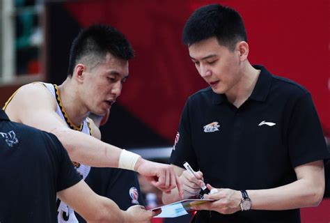 全运会和CBA双冠教头无缘中国男篮教练组，杨鸣到底怎么了？_腾讯新闻