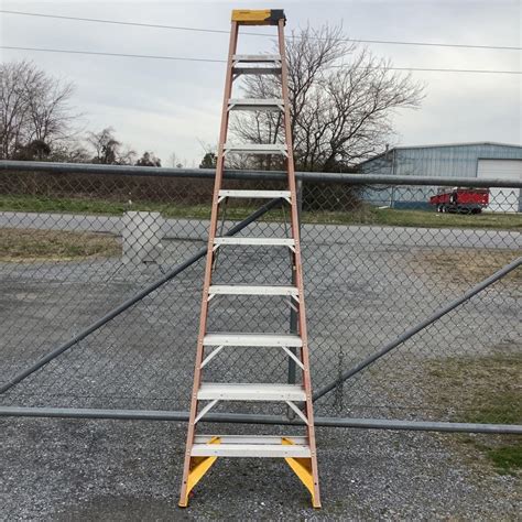 131 Werner Fiberglass 10-ft Step Ladder | EstateSales.org