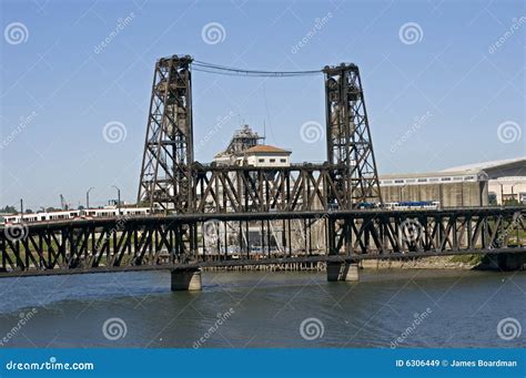 Portland or Steel Bridge stock image. Image of train, river - 6306449
