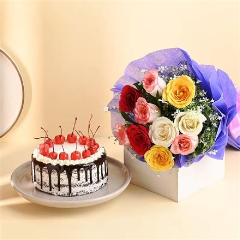 FlowerAura Love Combo Include Fresh 500g Black Forest Cake With Fresh ...
