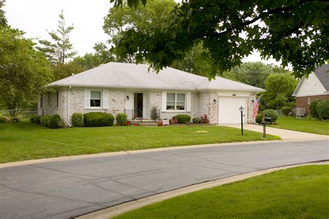 Senior Living Photo Gallery | Greenwood Village South in Greenwood, IN