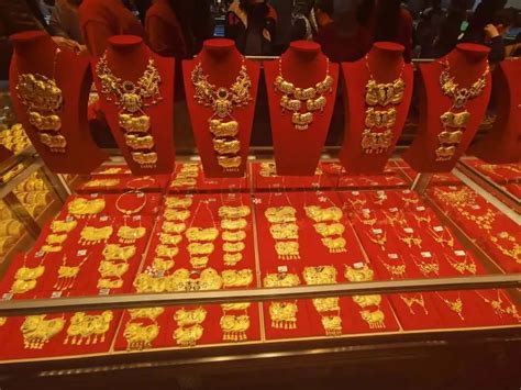  黄金期货价格突破前高受阻，交易者如何通过资金流和技术面确认趋势有效性