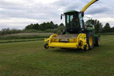 Feldhäcksler mit vielen neuen Teilen: John Deere 6750 für 49.900 Euro ...