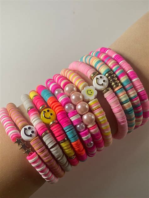 Cute Pink Clay Bead Bracelets - Etsy | Tonperlen, Trendige armbänder ...