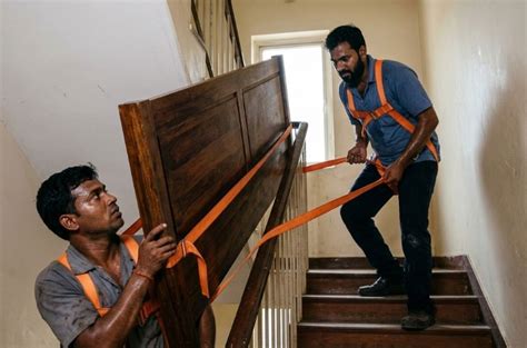 10 Essential Loading and Unloading Equipment for Relocation