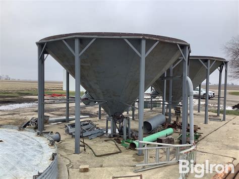 Homemade Drive Over Grain Hopper 的图像结果