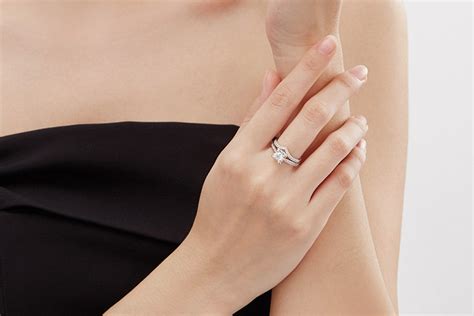 钻戒戴在每个手指的意义 钻戒要戴在哪个手指 - CRD克徕帝珠宝官网