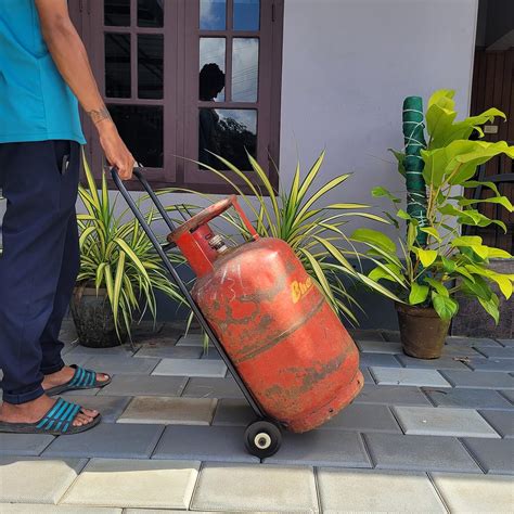 xplore Full Metal Heavy Duty LPG Gas Cylinder Trolley with Wheels and ...