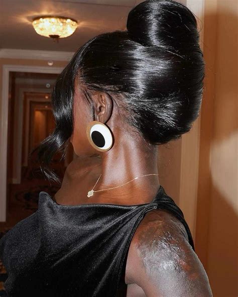 16 French Roll Hairstyles to Inspire Your Next Pin-Up