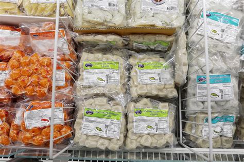 What to Buy and Eat at Chicago’s Talard Thai Asian Market | Eater Chicago