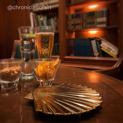 Art Deco Seashell Metal Trivet / Dish Stand in Gold