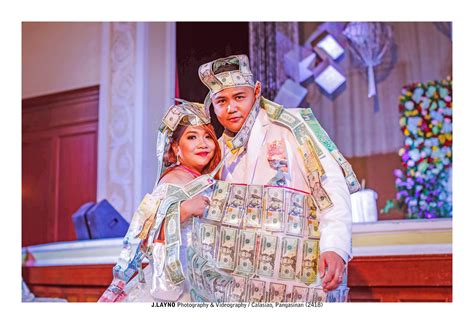 LOOK: Pinoy newlyweds receive P844,000 during their money dance - The ...