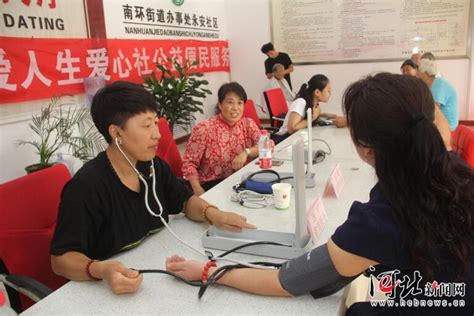 沧州爱心志愿者开展便民服务进社区活动