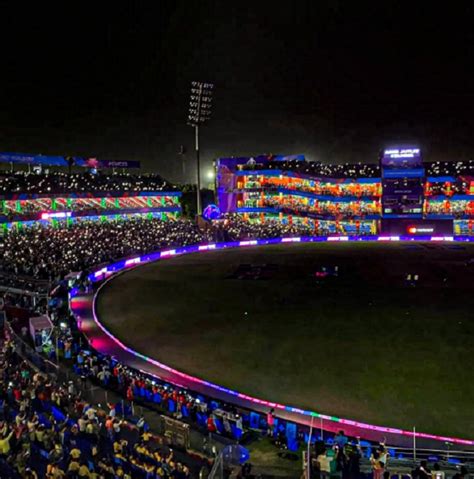 Drinks Break में Light Show चलाने से नाराज ग्लेन मैक्सवेल, बोले- आंखें ...