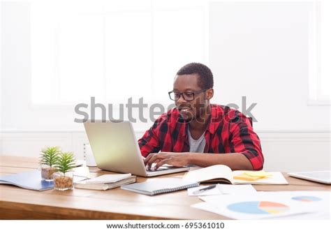 Happy Black Businessman 的图像结果