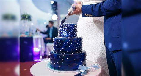We can’t stop drooling over these latest wedding cakes