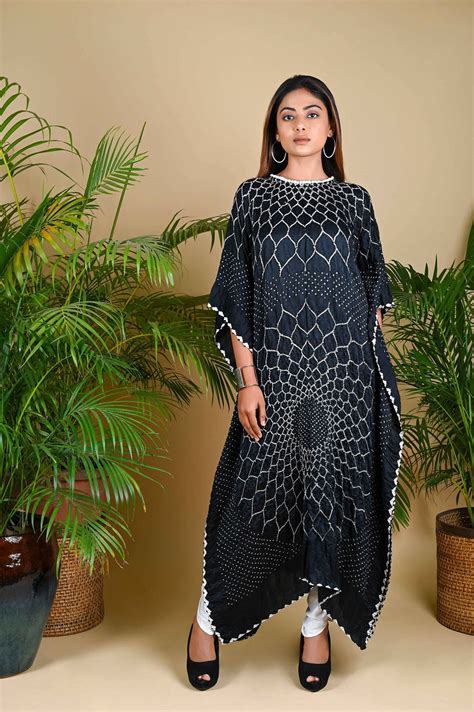 Three Flowers Kaftan-Black – dyelogue