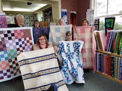 Volunteers create colorful comfort for Oaklawn Hospice patients ...