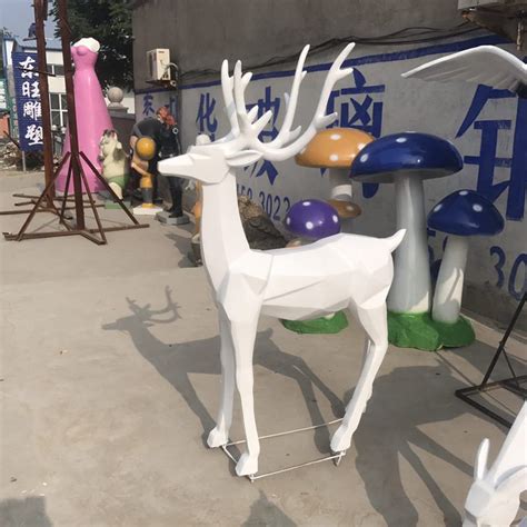 玻璃钢彩绘鹿雕塑 抽象鹿雕塑 制作厂家 - 八方资源网