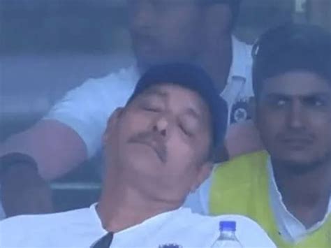 एडिलेड टेस्ट में टीम इंडिया की शर्मनाक हार, फैन्स के निशाने पर रवि ...