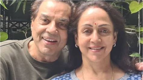 Hema malini shares a family photo with dharmendra and daughters esha ...