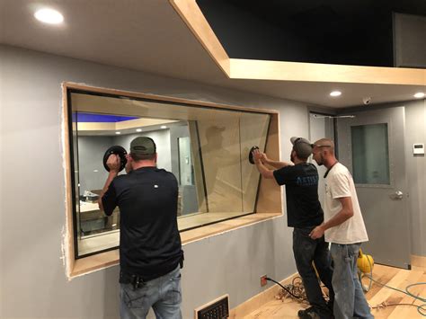 Sound Studio Window Building 的图像结果