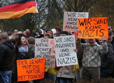德国新纳粹分子游行遭民众阻拦爆发冲突 - 中文国际 - 中国日报网