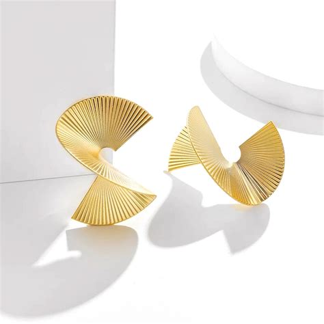 Salve Contemporary Twisted Fan Gold Stud Earrings for Women