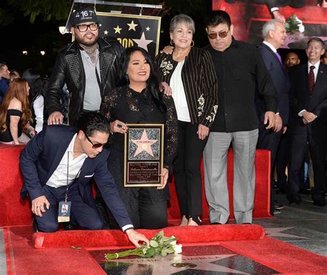 Selena Quintanilla's Family: All About the Late Singer's Husband ...