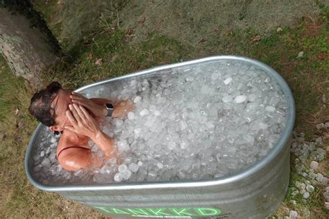 Best Reusable Ice For Cold Plunge Tubs - Cold Shower Success