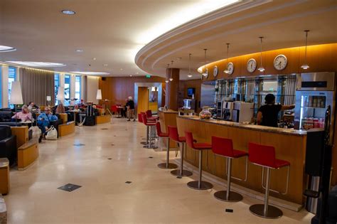 How to Access Air Canada Maple Leaf Lounges | Prince of Travel