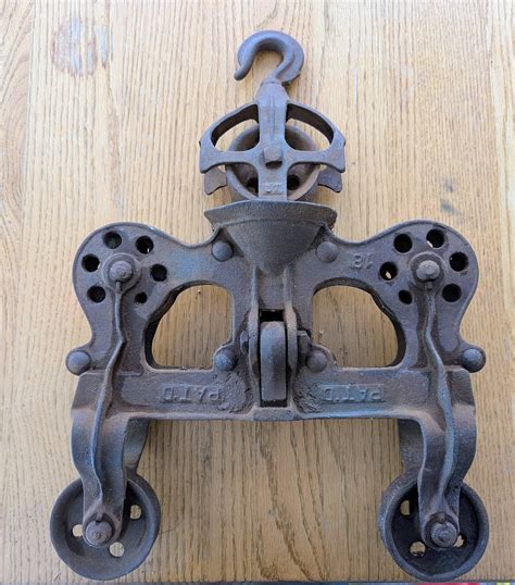 Antique Leader Swivel Hay Trolley Barn Pulley Cast Iron Unloader ...